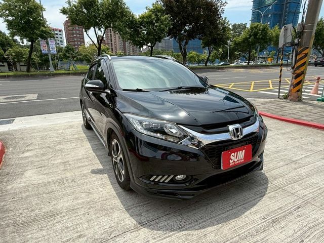 ✨2017年 HONDA HR-V S版✨倒車顯影✨定速✨中控螢幕✨循跡防滑✨恆溫✨里程保證✨實車實價  第3張相片