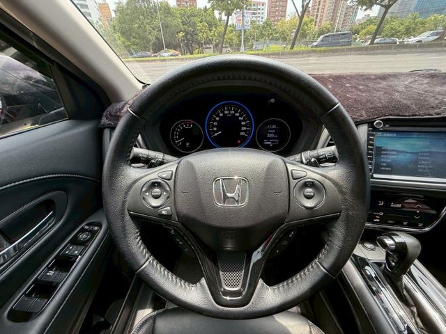 ✨2017年 HONDA HR-V S版✨倒車顯影✨定速✨中控螢幕✨循跡防滑✨恆溫✨里程保證✨實車實價  第16張相片