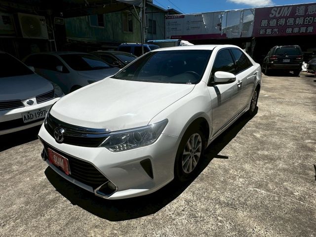 ✨2016年TOYOTA CAMRY 2.0✨倒車顯影✨循跡防滑✨定速✨雙區恆溫✨里程保證✨實車實價  第1張相片