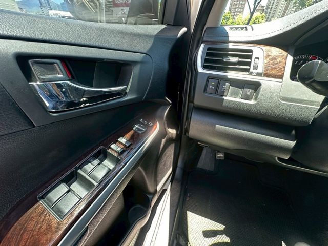 ✨2016年TOYOTA CAMRY 2.0✨倒車顯影✨循跡防滑✨定速✨雙區恆溫✨里程保證✨實車實價  第16張相片