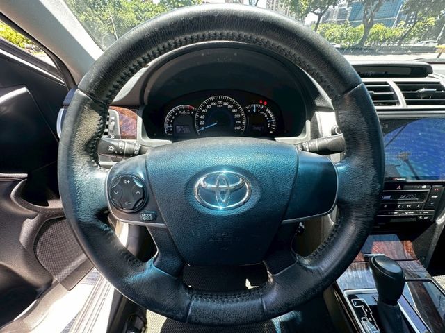 ✨2016年TOYOTA CAMRY 2.0✨倒車顯影✨循跡防滑✨定速✨雙區恆溫✨里程保證✨實車實價  第17張相片