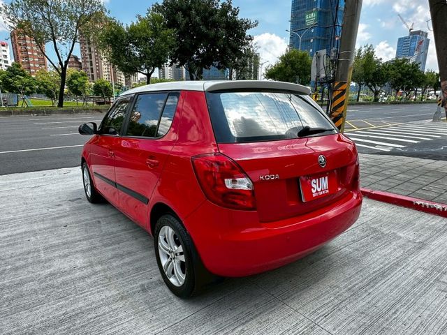 ✨2014年 SKODA FABIA 1.2✨省油省稅金✨ISOFIX✨後座分離倒覆✨里程保證✨實車實價  第7張相片