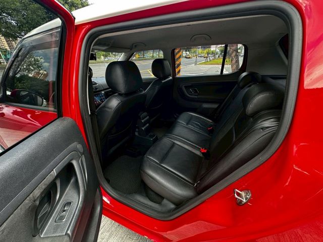 ✨2014年 SKODA FABIA 1.2✨省油省稅金✨ISOFIX✨後座分離倒覆✨里程保證✨實車實價  第11張相片