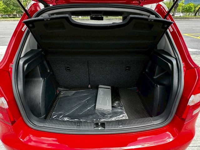 ✨2014年 SKODA FABIA 1.2✨省油省稅金✨ISOFIX✨後座分離倒覆✨里程保證✨實車實價  第15張相片