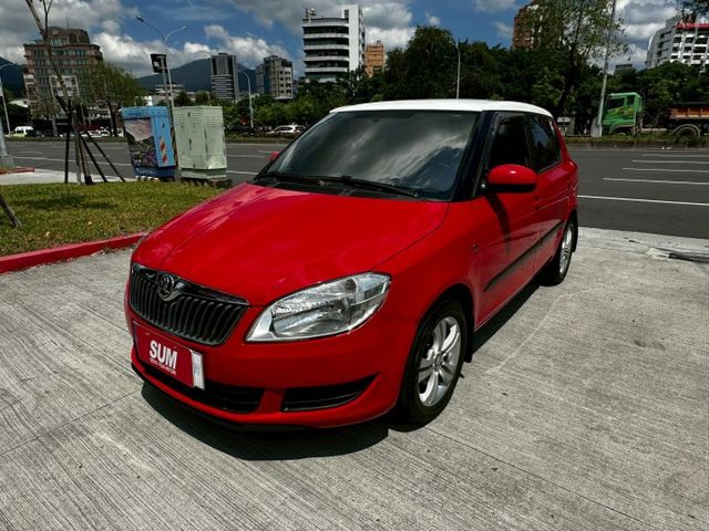 ✨2014年 SKODA FABIA 1.2✨省油省稅金✨ISOFIX✨後座分離倒覆✨里程保證✨實車實價  第16張相片
