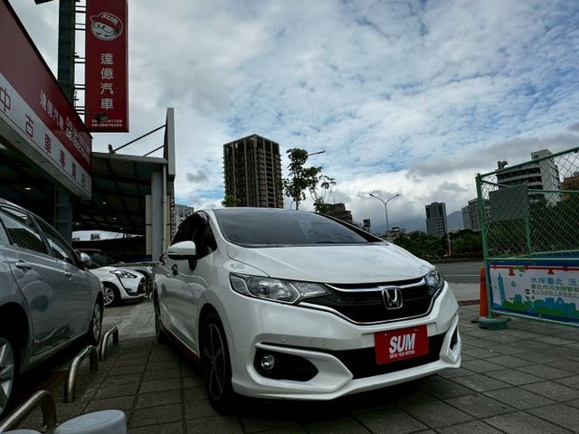 ✨2018年 HONDA FIT 1.5 S版✨恆溫空調✨倒車顯影✨IKEY✨方向盤快控鍵✨換檔撥片✨里程保證✨實車實價  第3張相片