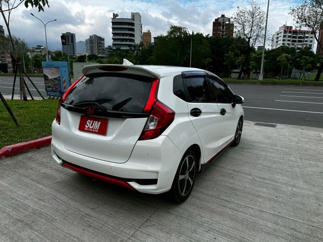 ✨2018年 HONDA FIT 1.5 S版✨恆溫空調✨倒車顯影✨IKEY✨方向盤快控鍵✨換檔撥片✨里程保證✨實車實價  第6張相片