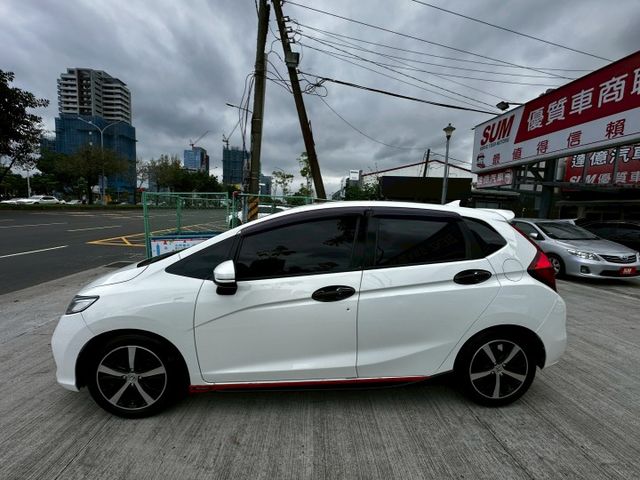 ✨2018年 HONDA FIT 1.5 S版✨恆溫空調✨倒車顯影✨IKEY✨方向盤快控鍵✨換檔撥片✨里程保證✨實車實價  第7張相片