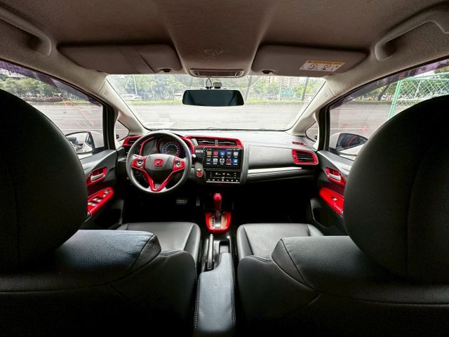 ✨2018年 HONDA FIT 1.5 S版✨恆溫空調✨倒車顯影✨IKEY✨方向盤快控鍵✨換檔撥片✨里程保證✨實車實價  第10張相片