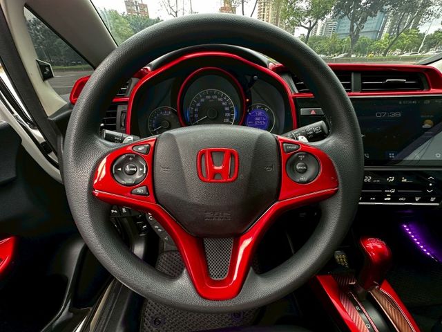 ✨2018年 HONDA FIT 1.5 S版✨恆溫空調✨倒車顯影✨IKEY✨方向盤快控鍵✨換檔撥片✨里程保證✨實車實價  第17張相片