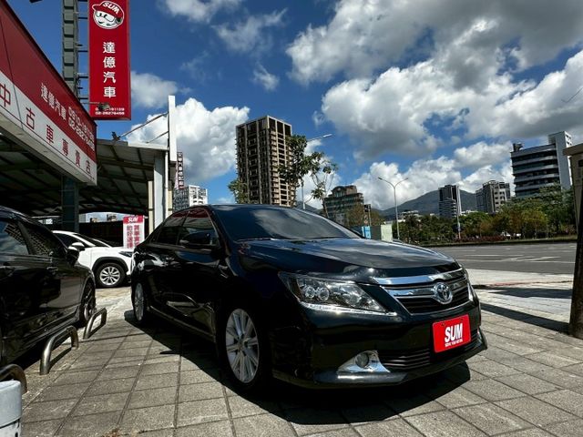 ✨2013年 TOYOTA CAMRY 油電✨恆溫空調✨I-KEY✨定速✨里程保證✨實車實價  第3張相片