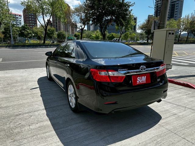 ✨2013年 TOYOTA CAMRY 油電✨恆溫空調✨I-KEY✨定速✨里程保證✨實車實價  第4張相片