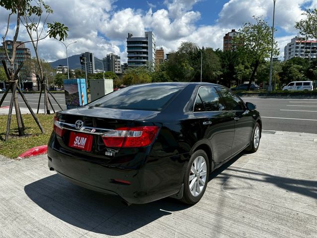 ✨2013年 TOYOTA CAMRY 油電✨恆溫空調✨I-KEY✨定速✨里程保證✨實車實價  第6張相片