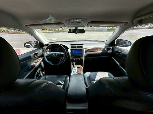 ✨2013年 TOYOTA CAMRY 油電✨恆溫空調✨I-KEY✨定速✨里程保證✨實車實價  第10張相片