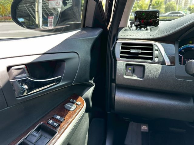 ✨2013年 TOYOTA CAMRY 油電✨恆溫空調✨I-KEY✨定速✨里程保證✨實車實價  第14張相片