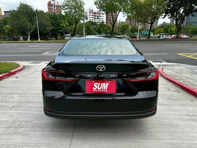 ✨2025年 TOYOTA CAMRY 2.0旗艦版✨雙前座電動椅✨衛星導航✨倒車顯影✨里程保證✨實車實價  第5張相片