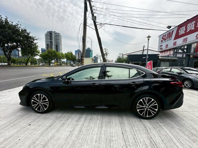 ✨2025年 TOYOTA CAMRY 2.0旗艦版✨雙前座電動椅✨衛星導航✨倒車顯影✨里程保證✨實車實價  第7張相片