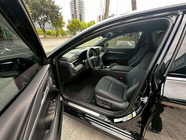 ✨2025年 TOYOTA CAMRY 2.0旗艦版✨雙前座電動椅✨衛星導航✨倒車顯影✨里程保證✨實車實價  第11張相片