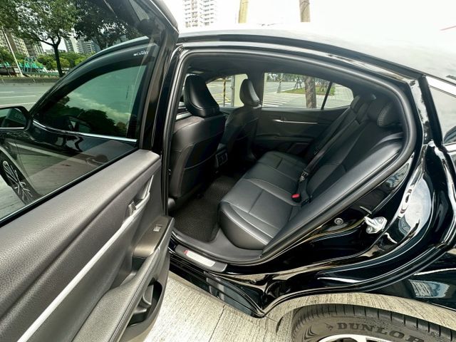 ✨2025年 TOYOTA CAMRY 2.0旗艦版✨雙前座電動椅✨衛星導航✨倒車顯影✨里程保證✨實車實價  第12張相片