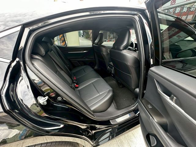 ✨2025年 TOYOTA CAMRY 2.0旗艦版✨雙前座電動椅✨衛星導航✨倒車顯影✨里程保證✨實車實價  第14張相片