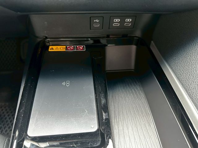 ✨2025年 TOYOTA CAMRY 2.0旗艦版✨雙前座電動椅✨衛星導航✨倒車顯影✨里程保證✨實車實價  第17張相片