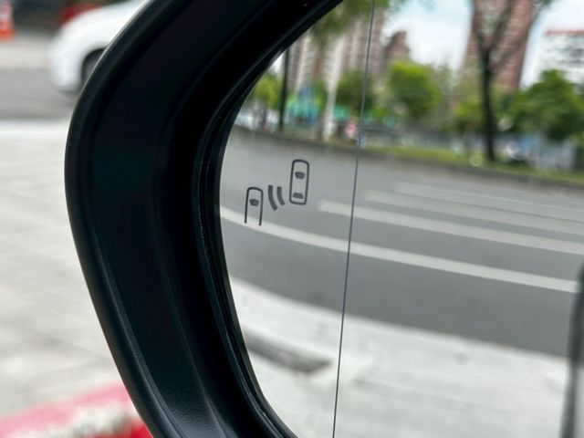 ✨2025年 TOYOTA CAMRY 2.0旗艦版✨雙前座電動椅✨衛星導航✨倒車顯影✨里程保證✨實車實價  第18張相片