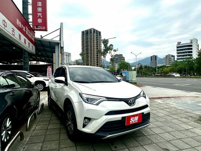 ✨2016年 TOYOTA RAV4 2.0 豪華版✨恆溫空調✨倒車顯影✨I-KEY✨駕駛座電動椅✨里程保證✨實車實價  第3張相片