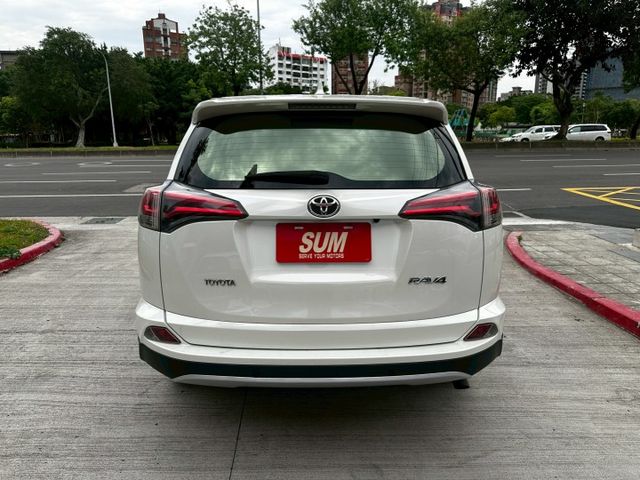 ✨2016年 TOYOTA RAV4 2.0 豪華版✨恆溫空調✨倒車顯影✨I-KEY✨駕駛座電動椅✨里程保證✨實車實價  第5張相片