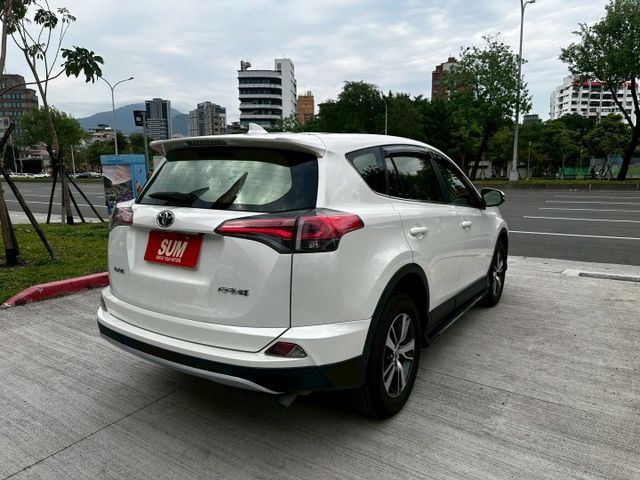 ✨2016年 TOYOTA RAV4 2.0 豪華版✨恆溫空調✨倒車顯影✨I-KEY✨駕駛座電動椅✨里程保證✨實車實價  第6張相片