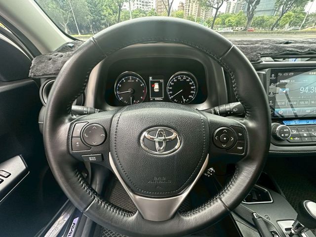 ✨2016年 TOYOTA RAV4 2.0 豪華版✨恆溫空調✨倒車顯影✨I-KEY✨駕駛座電動椅✨里程保證✨實車實價  第13張相片