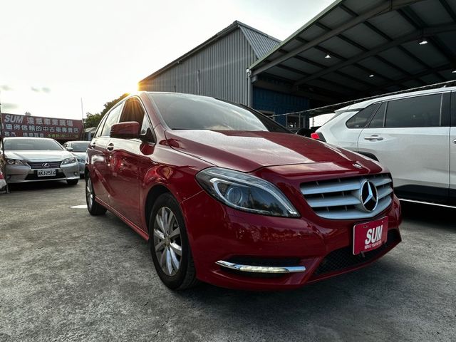 ✨2013年 BENZ B180 ✨僅跑7.2萬公里✨HID頭燈✨恆溫✨方向盤快控鍵✨多合一影音系統✨里程保證✨實車實價  第3張相片