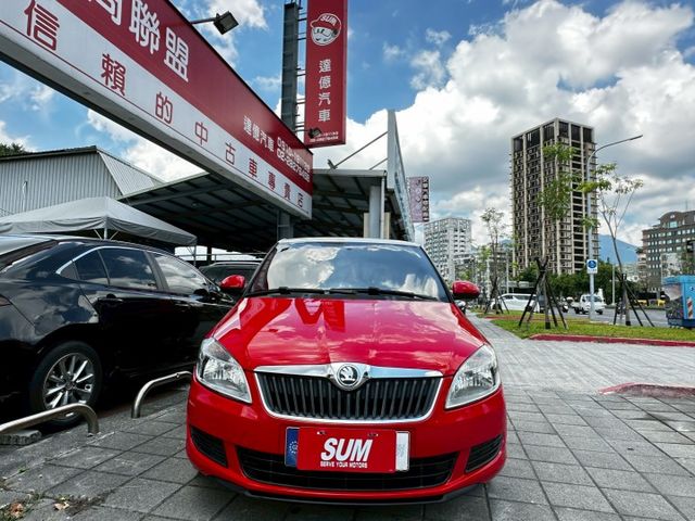 ✨2014年 SKODA FABIA 1.2✨省油省稅金✨ISOFIX✨後座分離倒覆✨里程保證✨實車實價  第2張相片