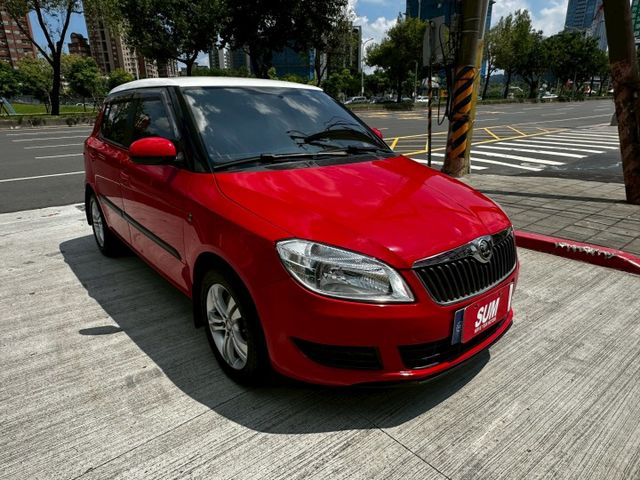 ✨2014年 SKODA FABIA 1.2✨省油省稅金✨ISOFIX✨後座分離倒覆✨里程保證✨實車實價  第8張相片