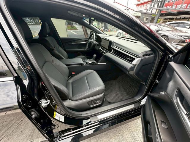 ✨2025年 TOYOTA CAMRY 2.0旗艦版✨雙前座電動椅✨衛星導航✨倒車顯影✨里程保證✨實車實價  第13張相片