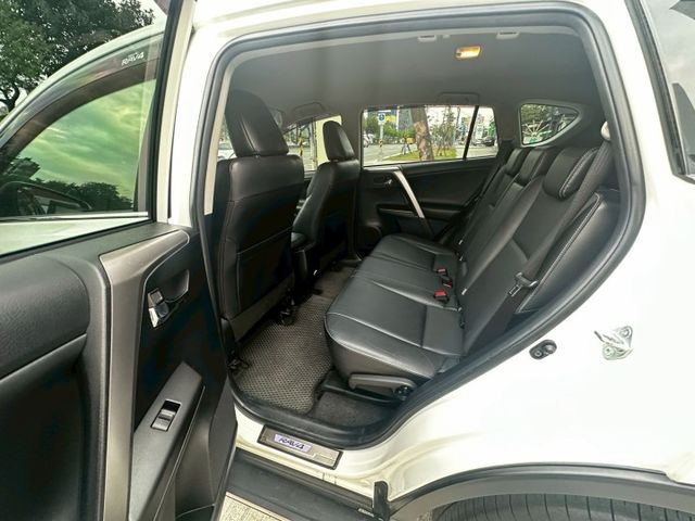 ✨2016年 TOYOTA RAV4 2.0 豪華版✨恆溫空調✨倒車顯影✨I-KEY✨駕駛座電動椅✨里程保證✨實車實價  第12張相片