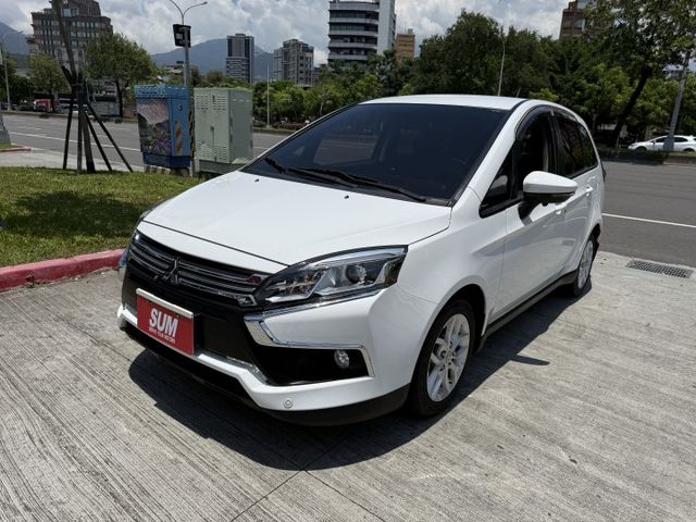 一手車 輕鬆型  電動尾門  環景影幕 純跑1萬9千公里  第1張相片