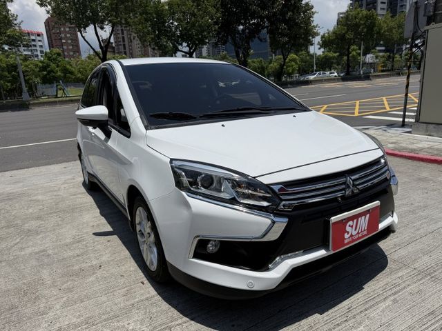 一手車 輕鬆型  電動尾門  環景影幕 純跑1萬9千公里  第3張相片