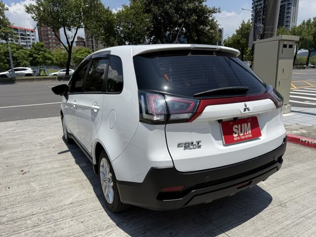 一手車 輕鬆型  電動尾門  環景影幕 純跑1萬9千公里  第7張相片