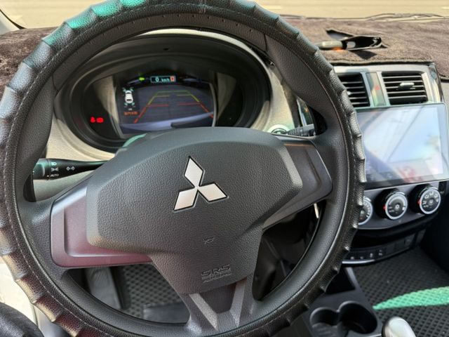 一手車 輕鬆型  電動尾門  環景影幕 純跑1萬9千公里  第8張相片