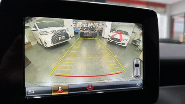 M-BENZ賓士 GLA180  第2張相片