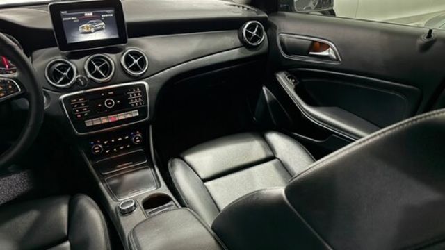 M-BENZ賓士 GLA180  第6張相片