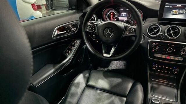 M-BENZ賓士 GLA180  第7張相片
