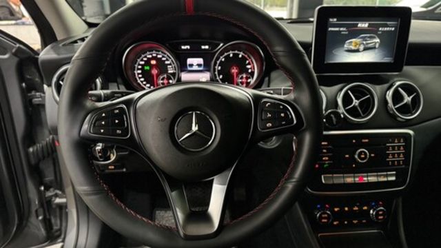 M-BENZ賓士 GLA180  第9張相片