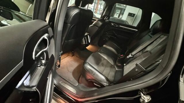 PORSCHE保時捷 CAYENNE  第11張相片