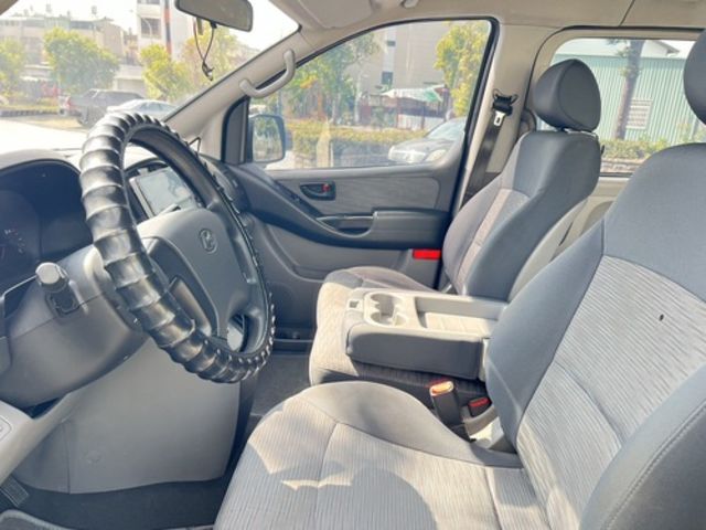 HYUNDAI現代 STAREX  第9張相片