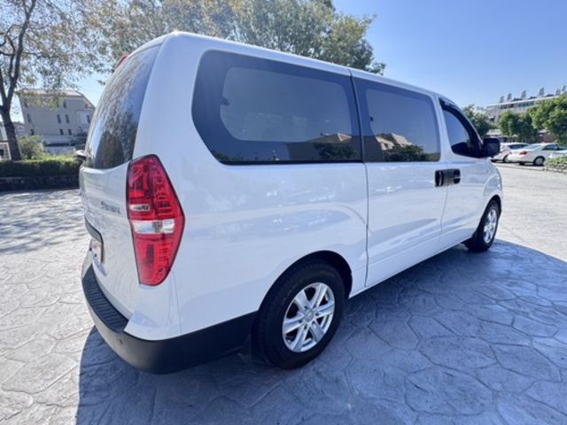 HYUNDAI現代 STAREX  第2張相片
