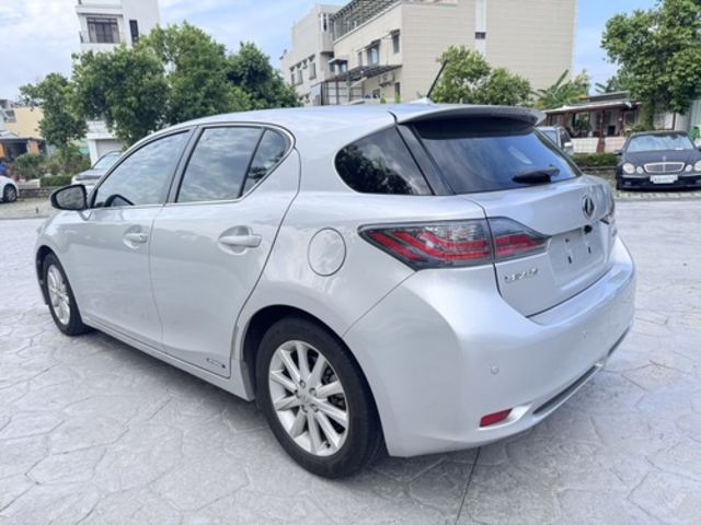 LEXUS凌志 CT200H  第5張相片