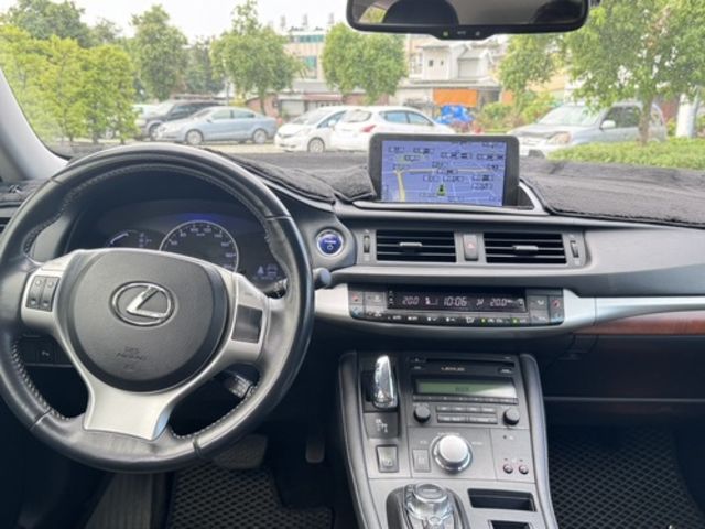 LEXUS凌志 CT200H  第7張相片