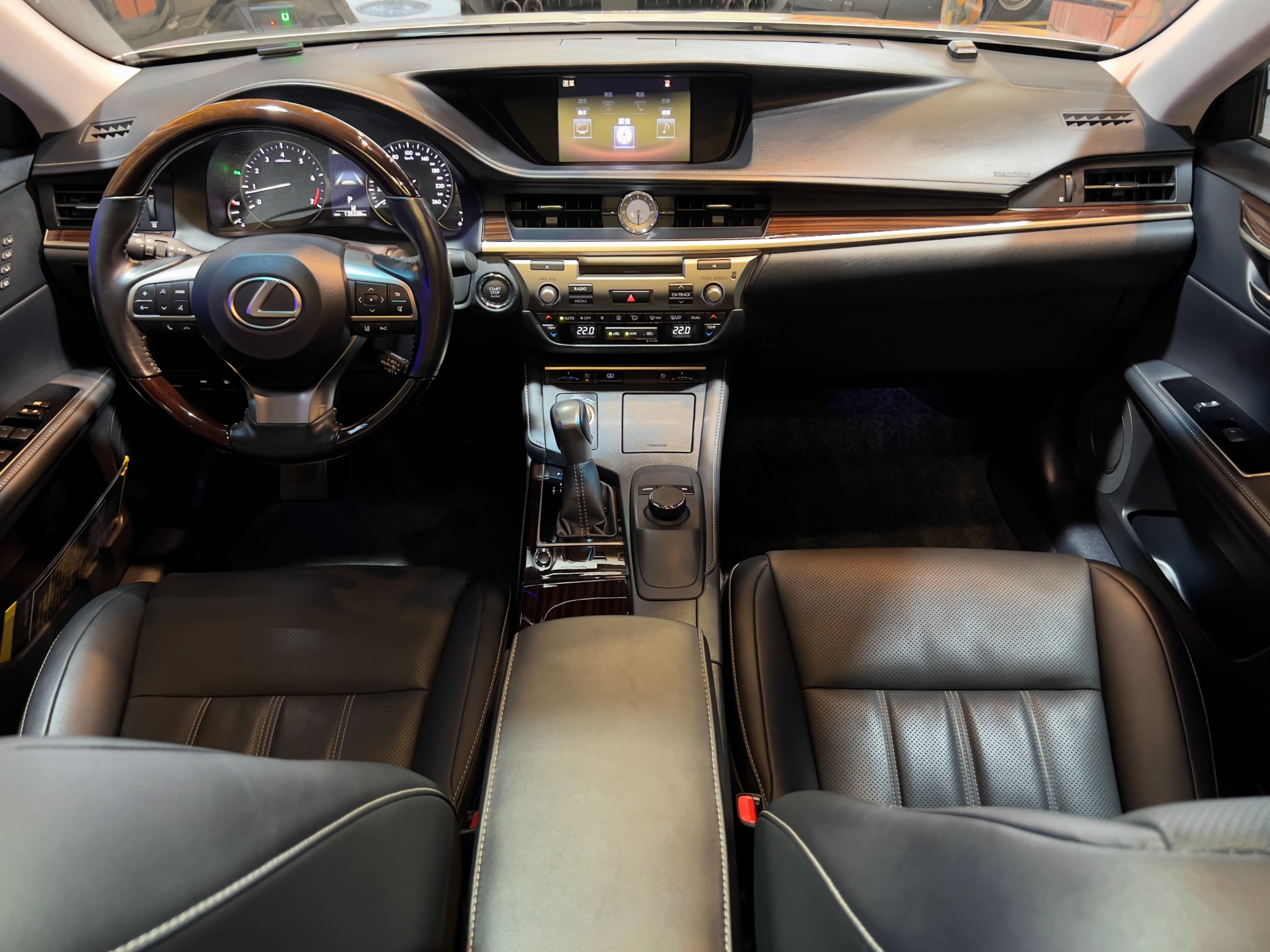 2016 Lexus ES200 頂級版  第8張相片