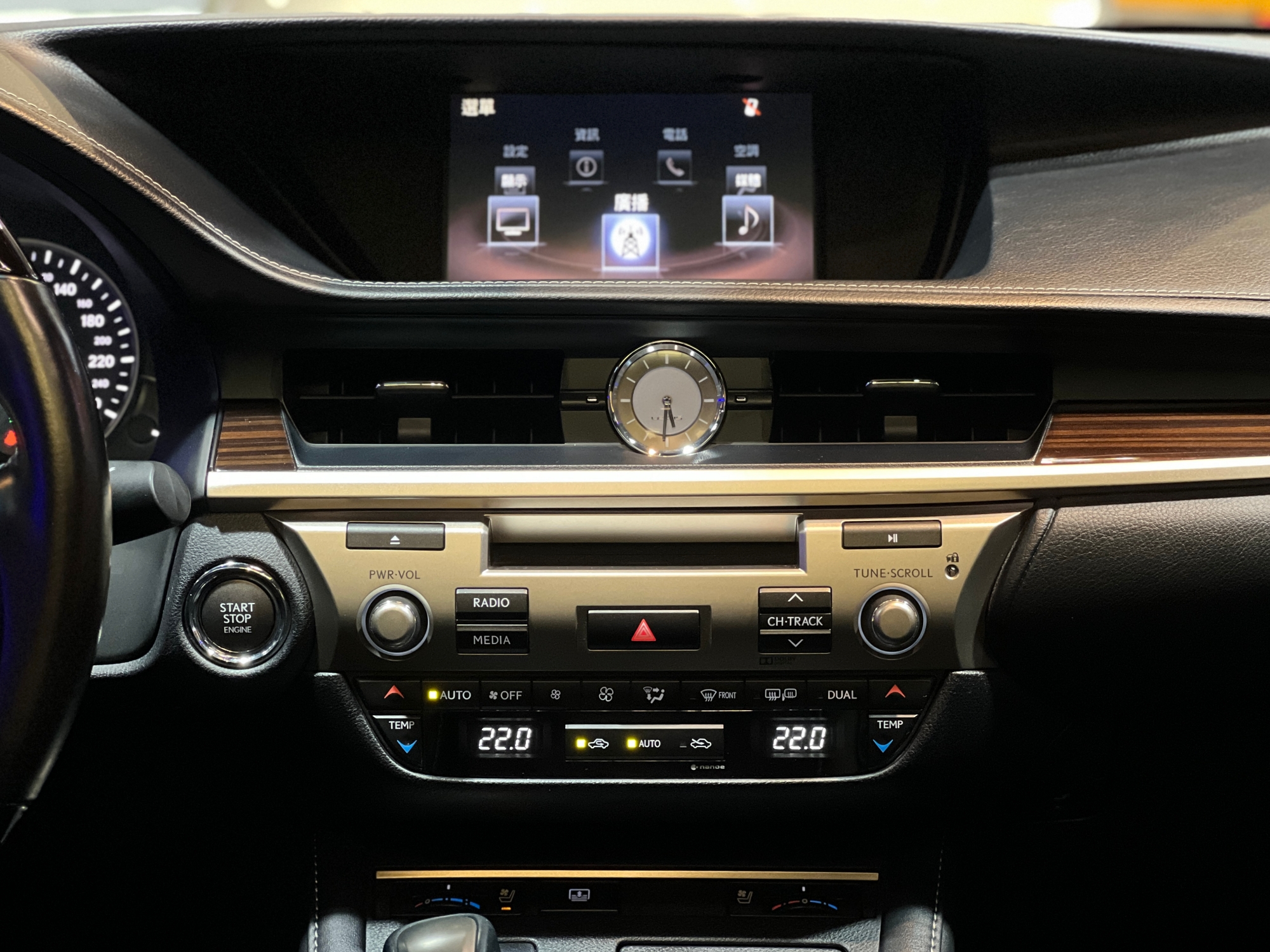 2016 Lexus ES200 頂級版  第15張相片